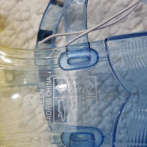 TAHARI JELLY SANDALS - Picture 6 of 8